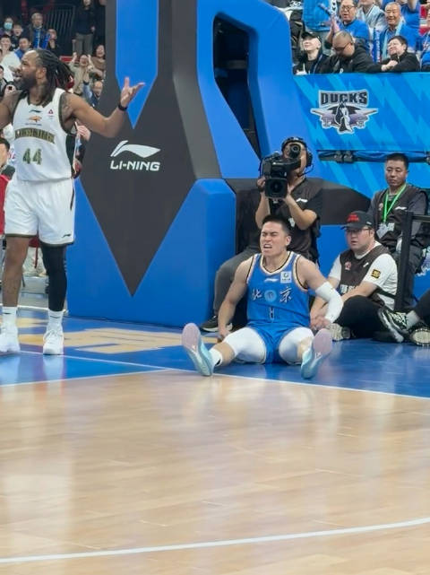 陈盈骏突破倒地动作神似郭艾伦引回忆