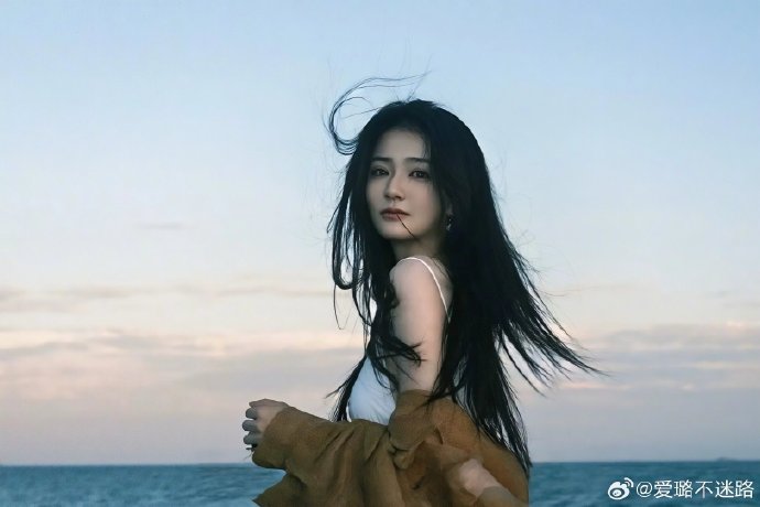 徐璐剧宣直播表情包狂飙，争边缘位如跑马拉松