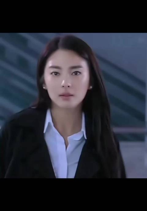 张雨绮新形象引热议，代表作品获肯定