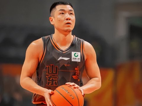 山东这后卫咋办？高诗岩于德豪全拉，鲍威尔狂铁，谢智杰只能辅助