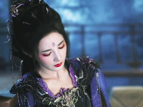 彭小苒新剧《暗河传》跨年热梗引热议