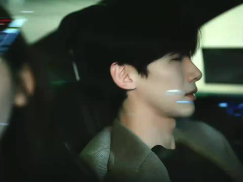 白敬亭跨年晚会宠溺互动引期待