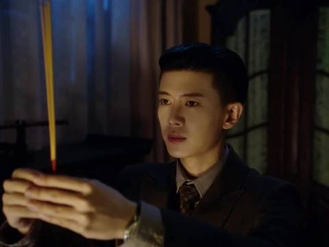 今晚的何贤，睡了吗？