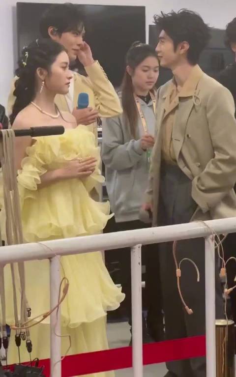 沈月陈哲远后台同框引热议