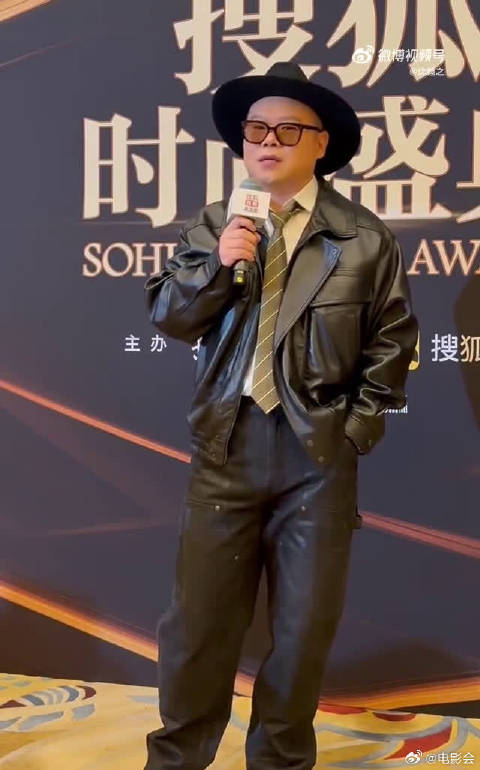 岳云鹏现场盘核桃逗乐观众，雷佳音惊喜助阵