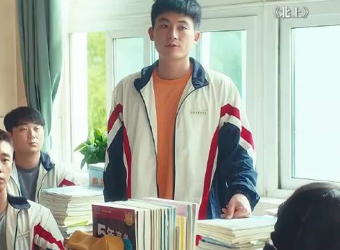 小伙上课教老师赚钱，这饼画的比月亮还大