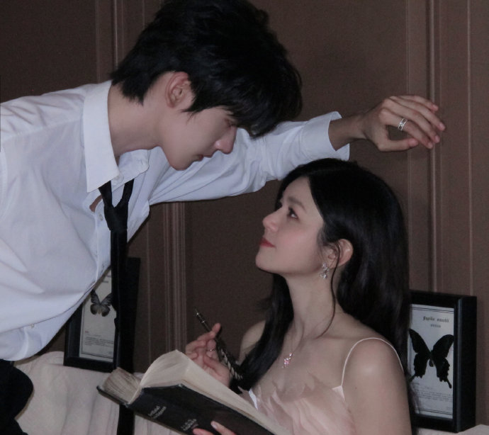 《狙击蝴蝶》双时空叙事引热议，细节闭环获赞