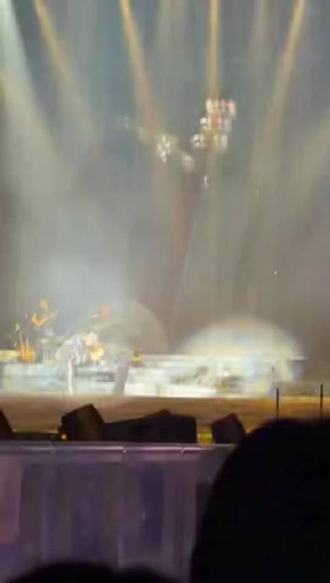 王嘉尔时隔6年返港舞台，助阵姜涛演唱会合唱