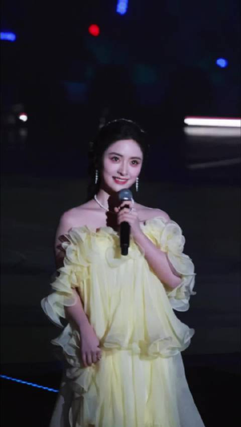 成都星辰大海 月月垂眸那一下好美勒