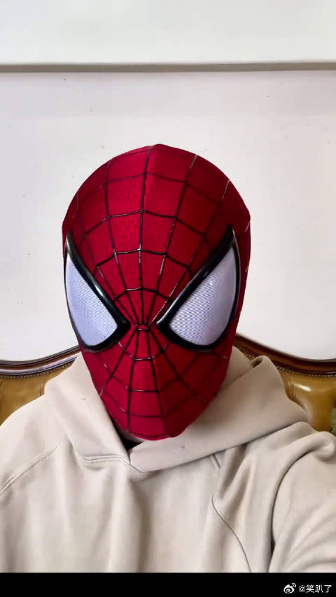 没有男生会拒绝这么酷的超凡蜘蛛侠面具吧