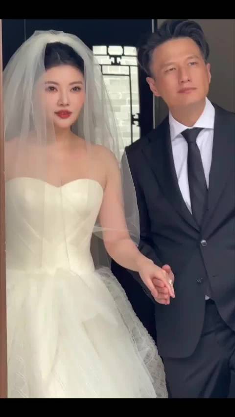 徐冬冬嫁童年偶像黎明系误读，实为契合尹子维