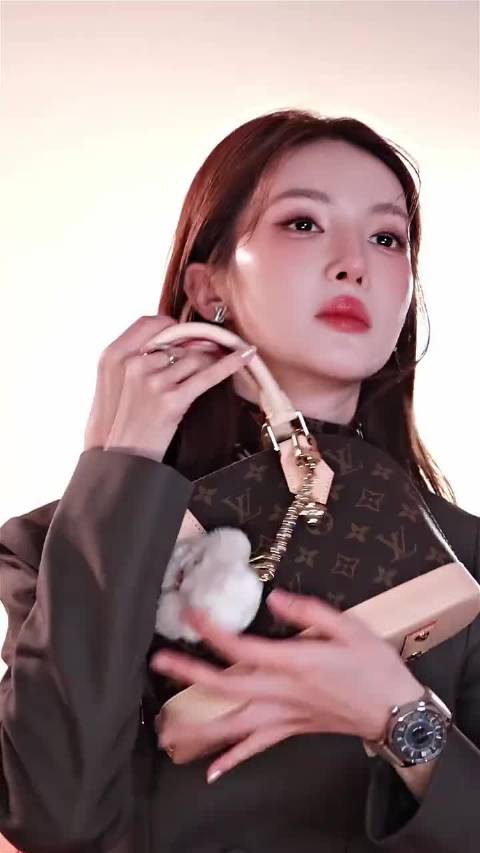 金晨亮相造型获赞高级感十足