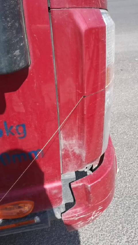 看看风筝线，将大货车的驾驶室切开