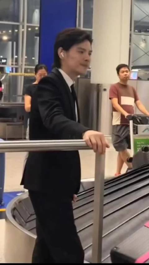 向佐颜值回春英气挺拔魅力爆表