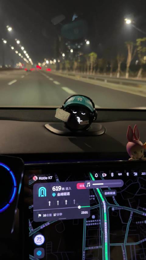 我想此时此刻， 只有这个小玩意才能制造出这么浪漫的氛围， Hahaha