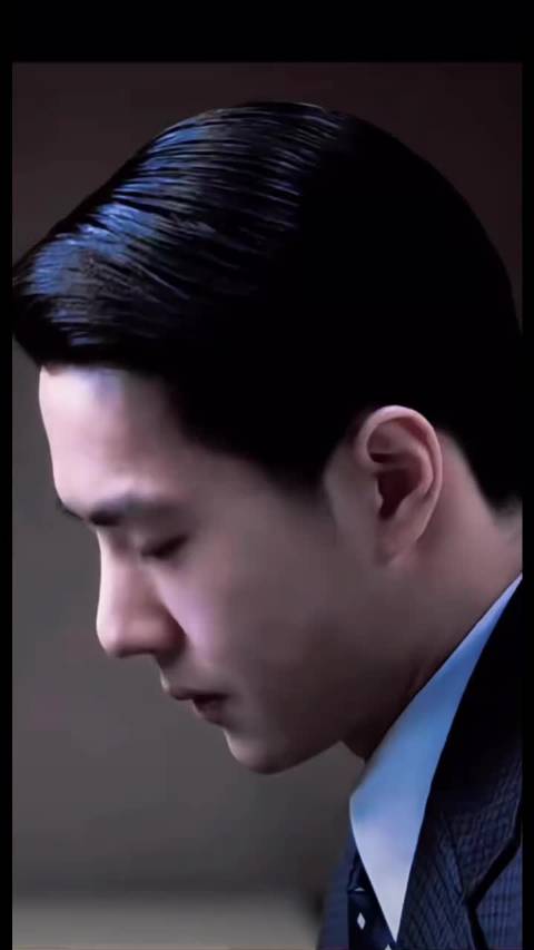 仅凭眼神戏足以俘获所有人 @UNIQ-王一博 ·