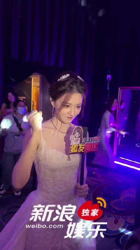 徐璐搜狐盛典玩石头剪刀布表情用力萌翻全场