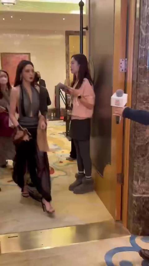 彭小苒红毯前自曝需压油