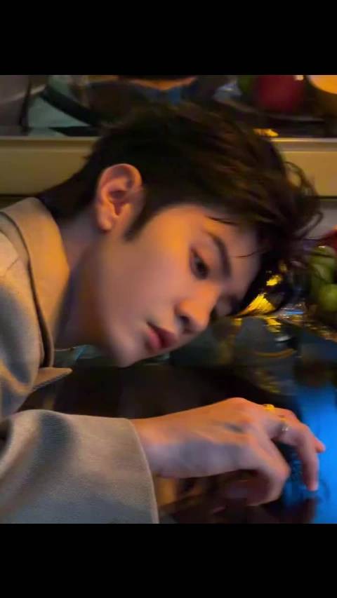 陈哲远长腿引发现场尖叫