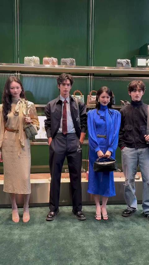 宋威龙王楚然贺聪董思成同框亮相