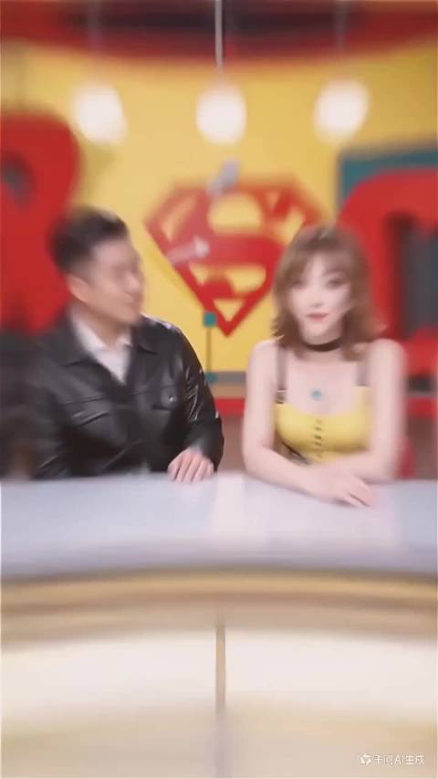 为什么超人要穿紧身衣？