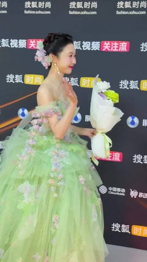 宣璐绿野精灵礼服亮相搜狐时尚盛典