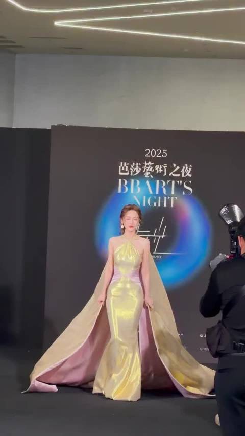Angelababy时尚芭莎慈善夜，今天简直是美神来的！