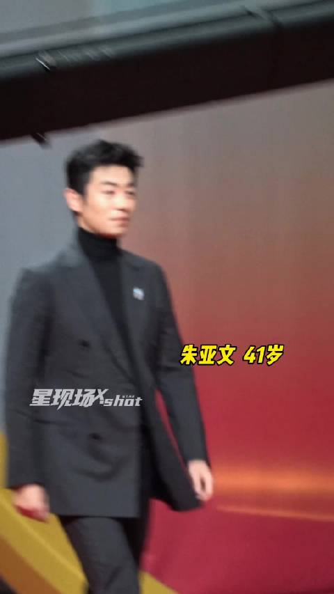 法拉利永远都是法拉利，看到朱亚文真的被狠狠帅到，怎么有人一直这么有魅力！