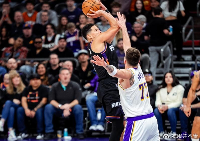 詹姆斯关键造技犯+致胜罚球，湖人116-114复仇太阳，艾顿两双东契奇29+6