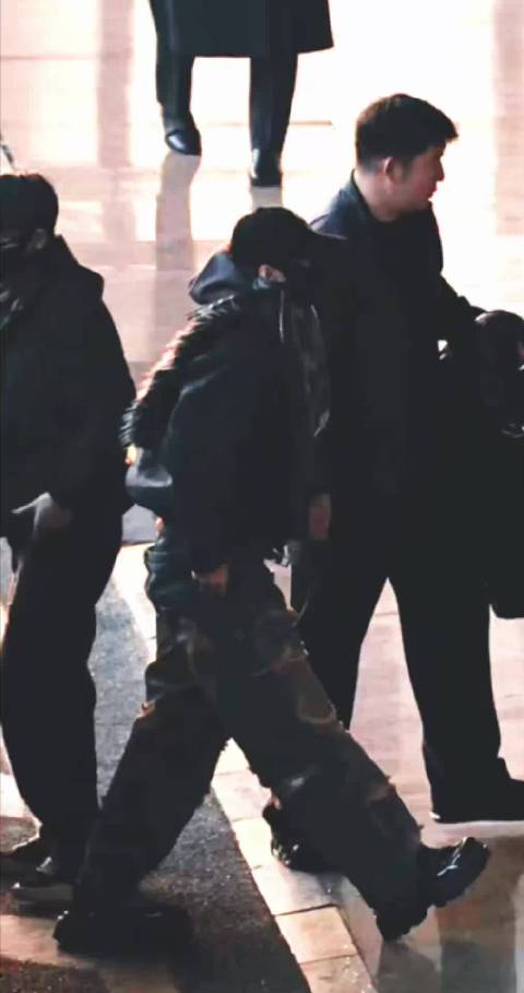 刘耀文黄子韬等众星现身哈尔滨