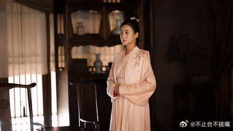 别人只看到小桃的憨傻，只有老太太知道她是得力的