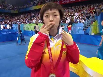 两位传奇在奥运舞台强强联手，以压倒性之势横扫对手，强势4比0登顶冠军宝座