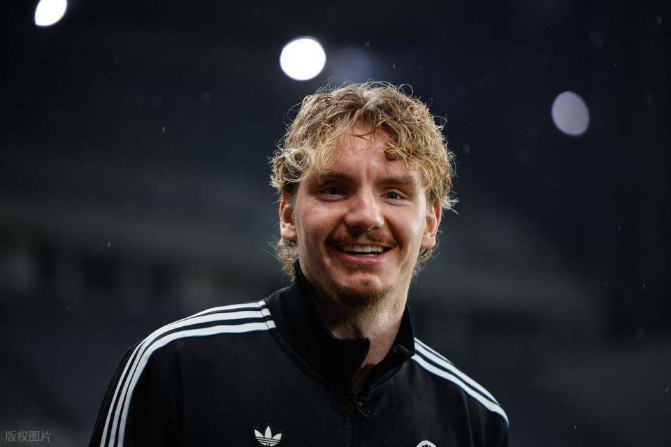 英联杯2-1,25岁AC米兰旧将发威:精确制导+率队淘汰富勒姆晋级四强