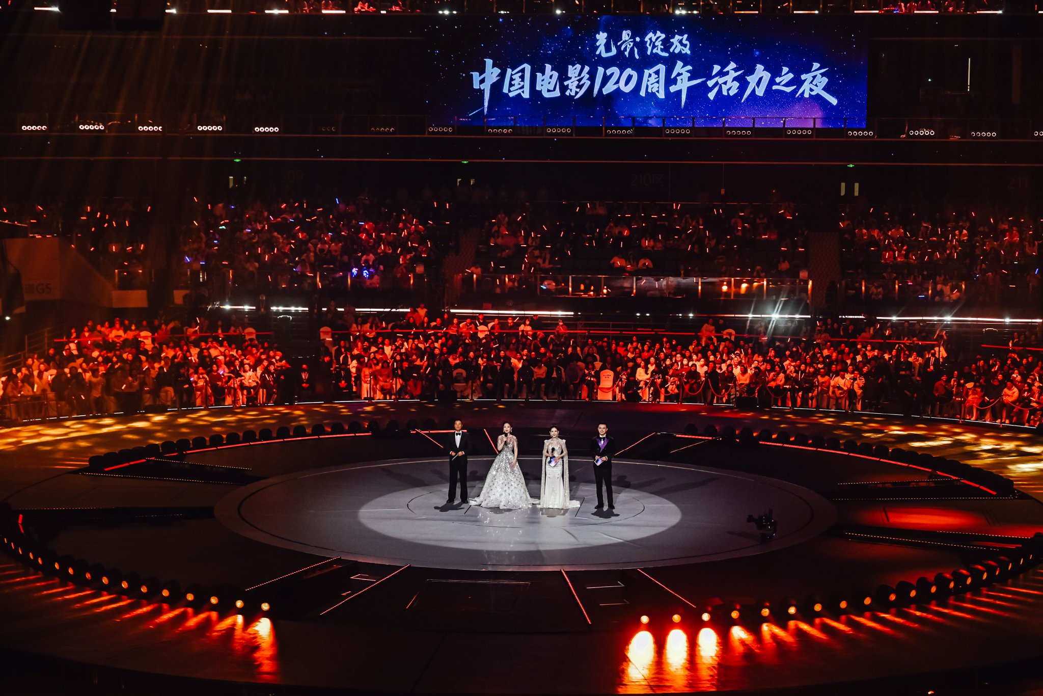 李玲玉、张淇、杭天琪、叶蓓感受成都万千气象｜光影绽放·中国电影120周年活力之夜