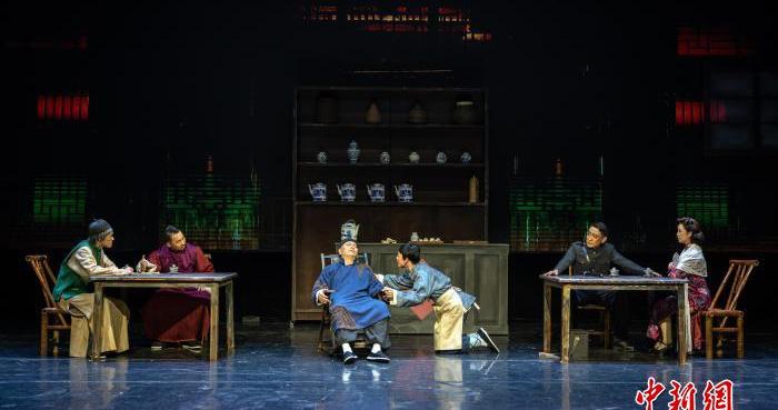 作家东西进军戏剧编剧领域 话剧《秘方》亮相广西南宁剧场