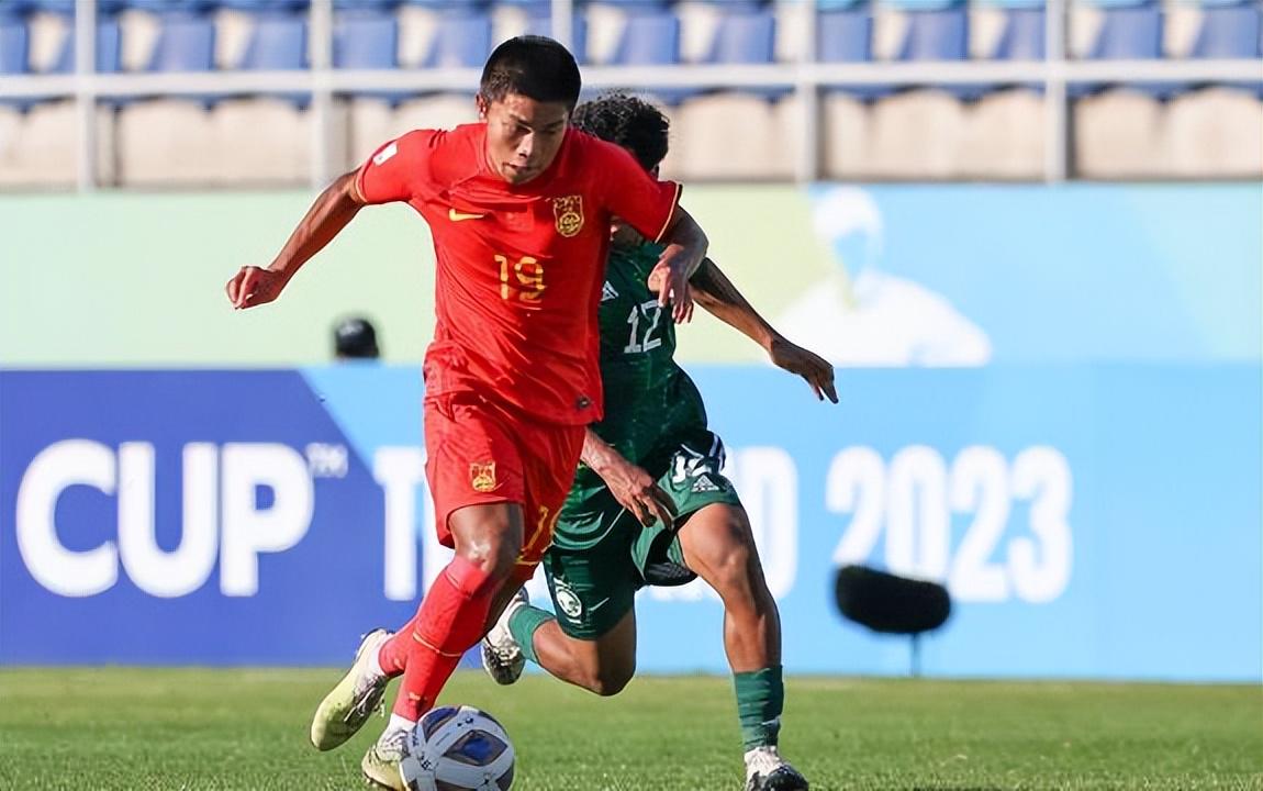 意外！第二位落选国足出战U23亚洲杯的球员确定，上港锋霸被淘汰