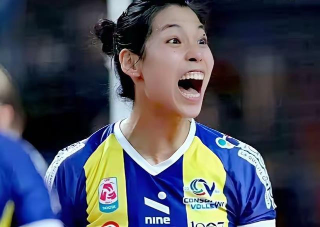 庄宇姗轰下21分，入选意甲最佳阵容，圣诞夜挑战朱婷的科内队。