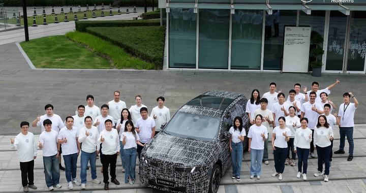 宝马携手Momenta，全场景领航驾驶辅助2026年首发