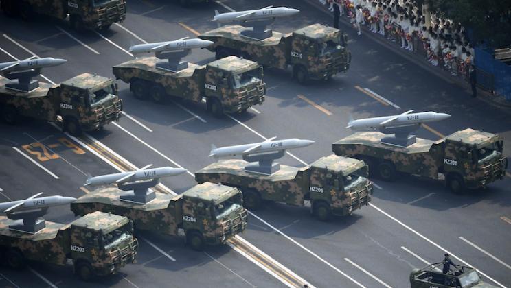 第一岛链内美航母就是棺材，美媒：兵推显示中国能在台海击沉福特