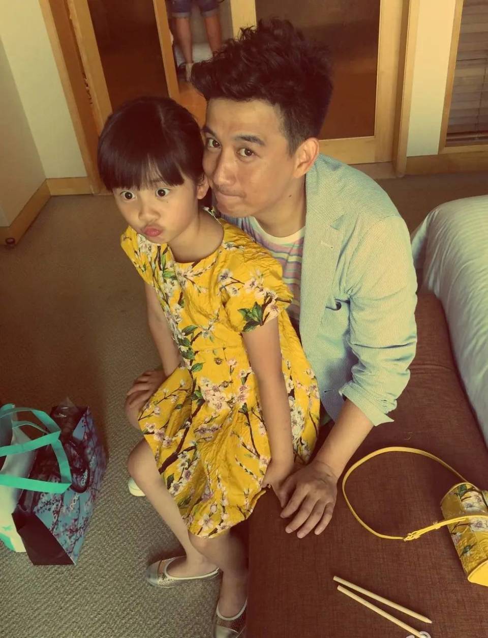 李湘为女铺路！16岁王诗龄成社交工具，与霍启刚何超琼同框画风突变