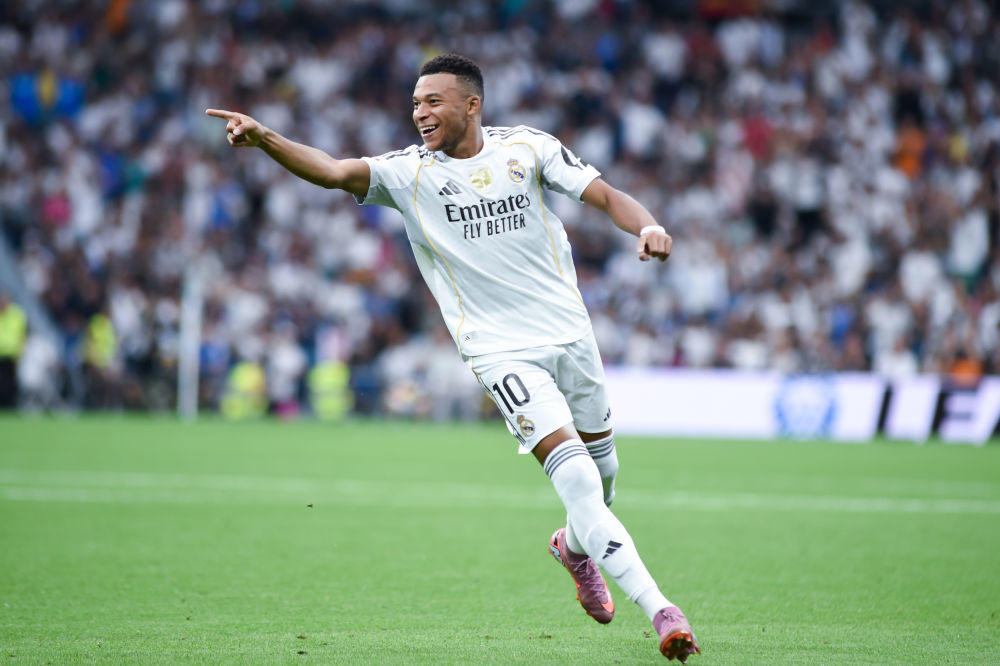 体坛午爆｜大巴黎加冕六冠王，U15东亚锦标赛国足今战日本