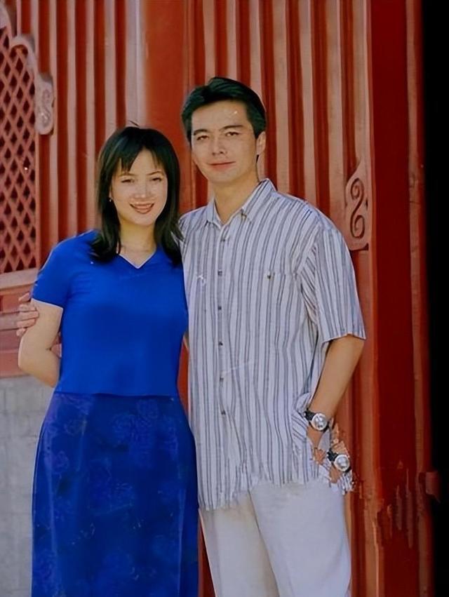 许亚军被曝10年来为何晴出钱出力，与小儿子去美国拍戏，不是度假