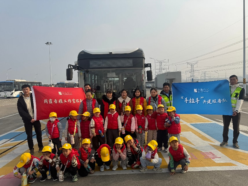 公交+幼儿园携手共建，金高公交线路第一小组对顾路幼儿园（安基校区）开展安全教育宣传活动