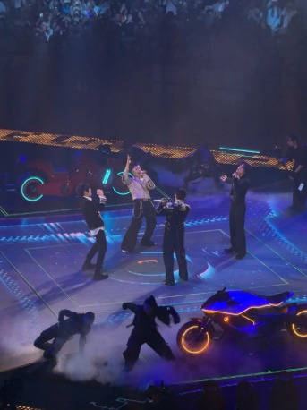 恒星之城巡回演唱会上海首场，阿信说跟F3合唱很荣幸