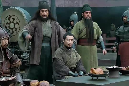 刘关张三兄弟诸侯会盟惨遭无视，却正中曹操下怀出战吕布