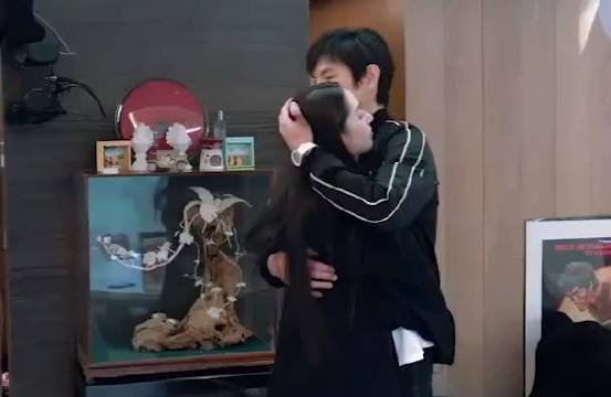 郭碧婷向佐拍摄婚礼视频，刘德华居然是二人 的月老