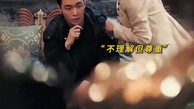 夜店碰到熟人怎么办？当然是照顾一下生意啦