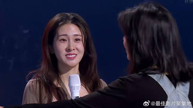 要不说张碧晨舞美绝了，灯光走位都亲自安排，王源被惊呆！