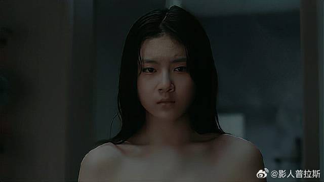 老总偷拍不雅视频 为了特殊时期保命，女孩不惜一切窃取！