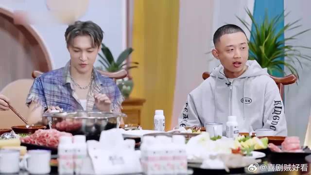 王鹤棣说出心愿，怎料月饼盲盒直接回答了，众人大笑